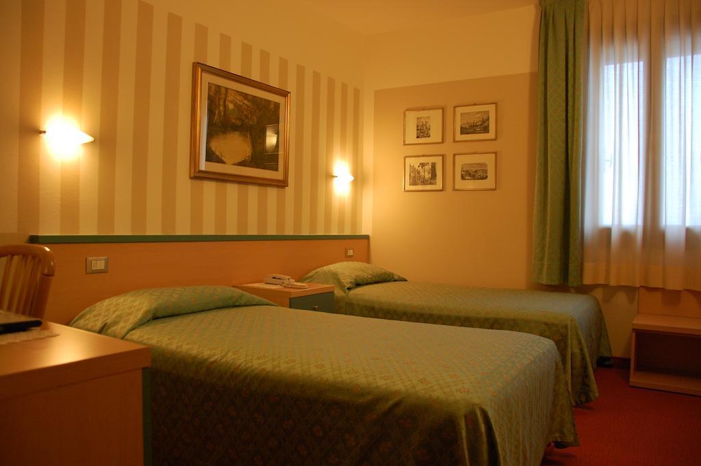 Hotel Belie San Martino di Lupari Pokoj fotografie